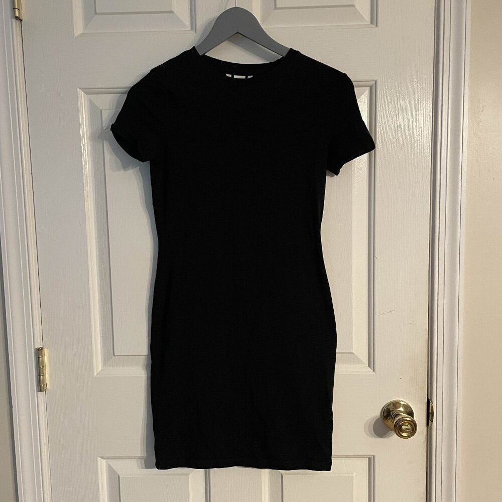 👗 Effortless Style! H&M Basics Black Tee Dress – So Comfy!